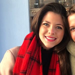 Meet your Posher, Laura